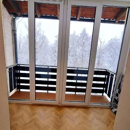 Over River By Frankfurt-4 Rooms-6 Beds-parking-ac